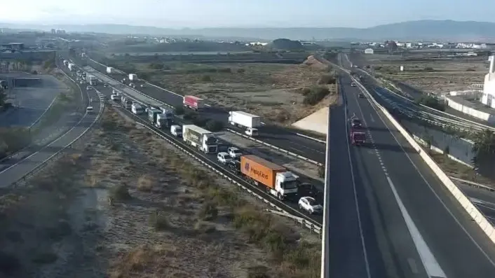Un accidente m&uacute;ltiple en la A-30 a la altura de Lorqu&iacute; complica la circulaci&oacute;n (foto: DGT)