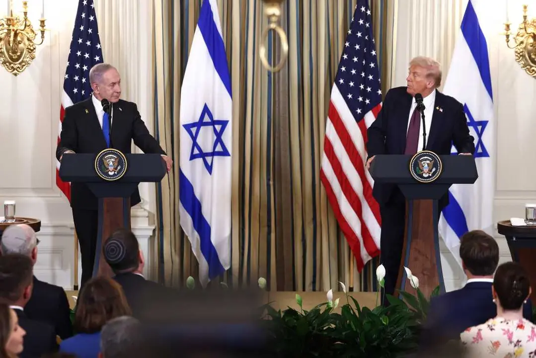 El primer ministro israel&iacute;, Benjamin Netanyahu, comparece junto al presidente de Estados Unidos, Donald Trump