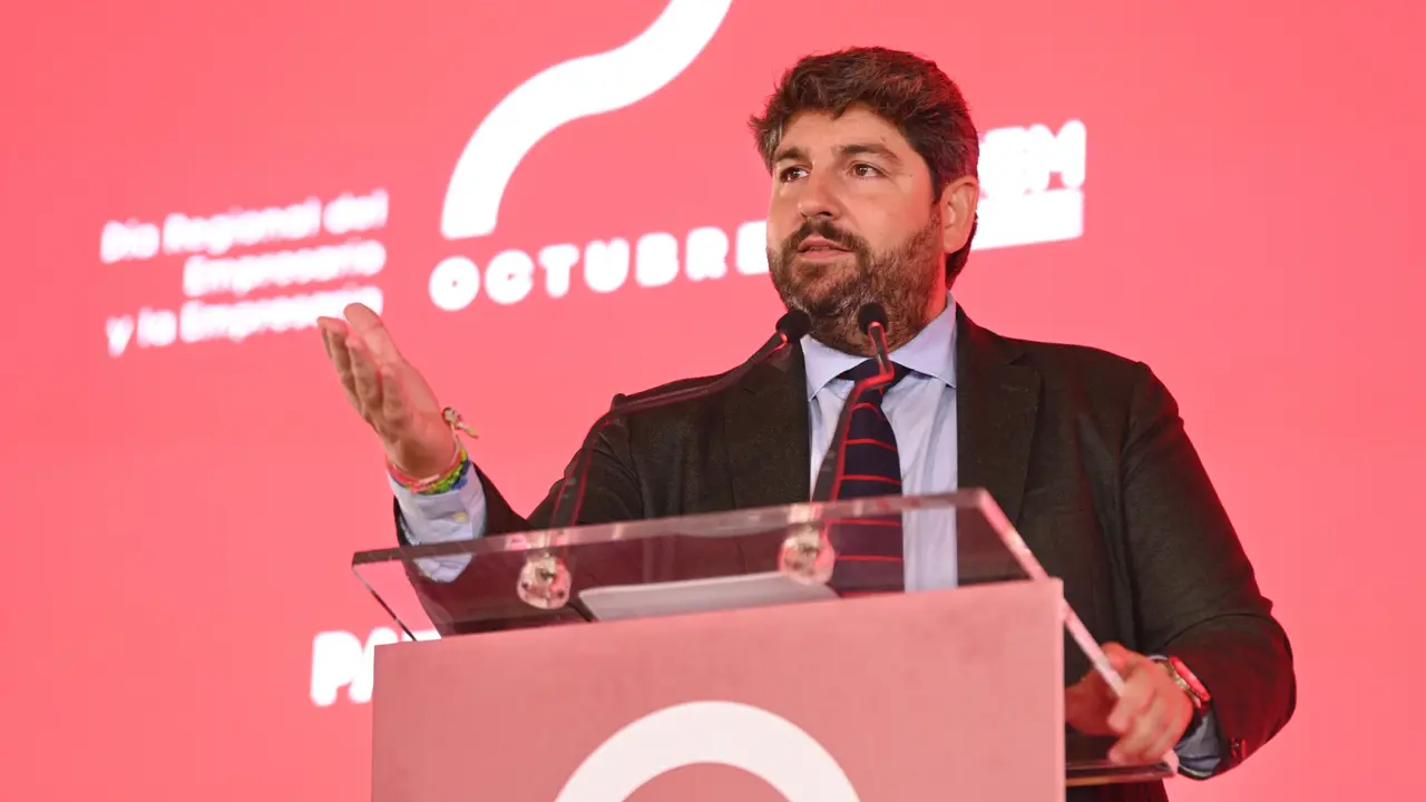 El jefe del Ejecutivo auton&oacute;mico, Fernando L&oacute;pez Miras, presidi&oacute; hoy el acto organizado por Croem con motivo del D&iacute;a Regional del Empresario y la Empresaria.