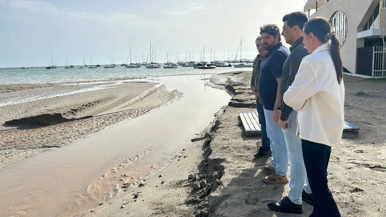 L&oacute;pez Miras estima que el Mar Menor ha recibido, en las &uacute;ltimas horas, unos 6 hm3 de agua dulce y arrastres
