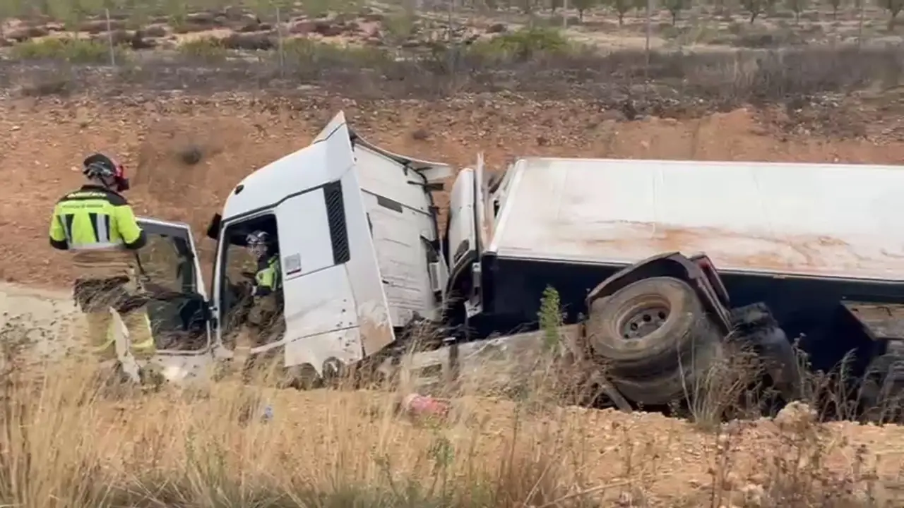 Una colisi&oacute;n por alcance entre un cami&oacute;n y un turismo dejan 6 personas heridas, dos de ellas graves, en Jumilla