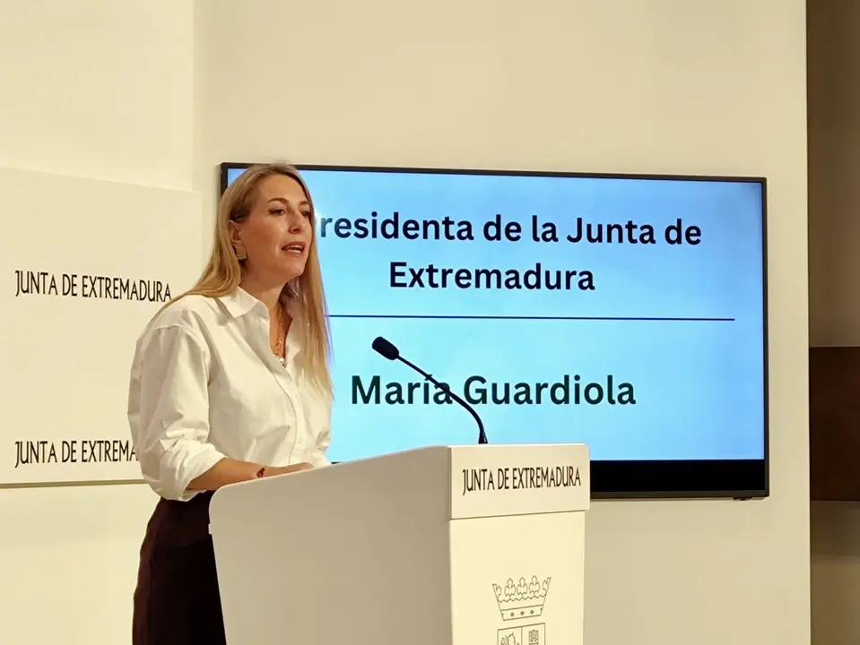 La presidenta de la Junta de Extremadura,  Mar&iacute;a Guardiola