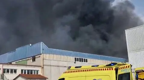 Incendio en un almac&eacute;n de br&oacute;coli de Lorca (foto: La 7)