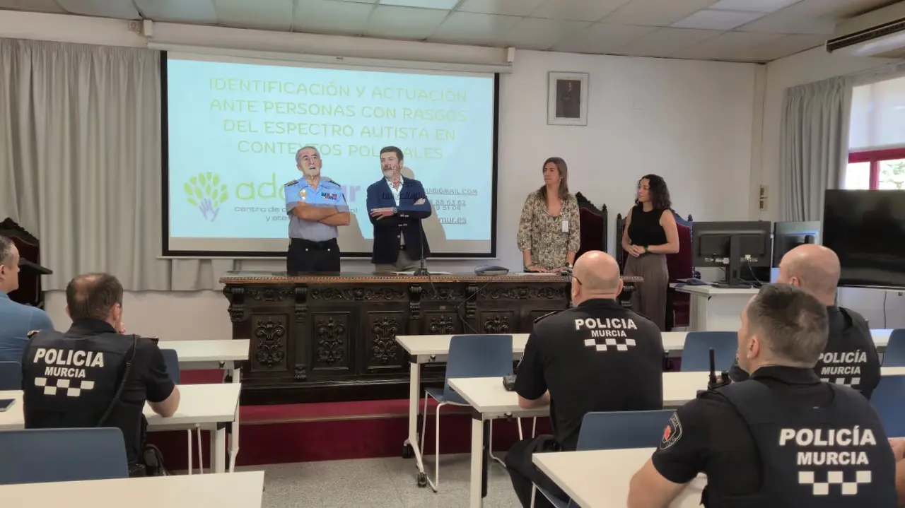 Charla de formaci&oacute;n a la Polic&iacute;a Local de Murcia