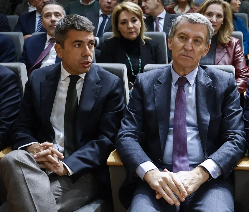 Archivo - El presidente de la Generalitat valenciana, Carlos Maz&oacute;n, y el l&iacute;der del PP, Alberto N&uacute;&ntilde;ez Feij&oacute;o. ARCHIVO.
- EUROPA PRESS - Archivo