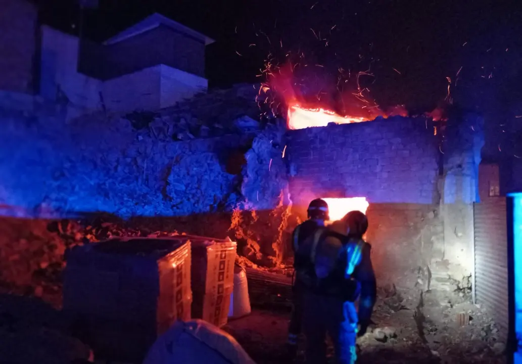 Incendio de una vivienda en Lorca (foto: 1-1-2)