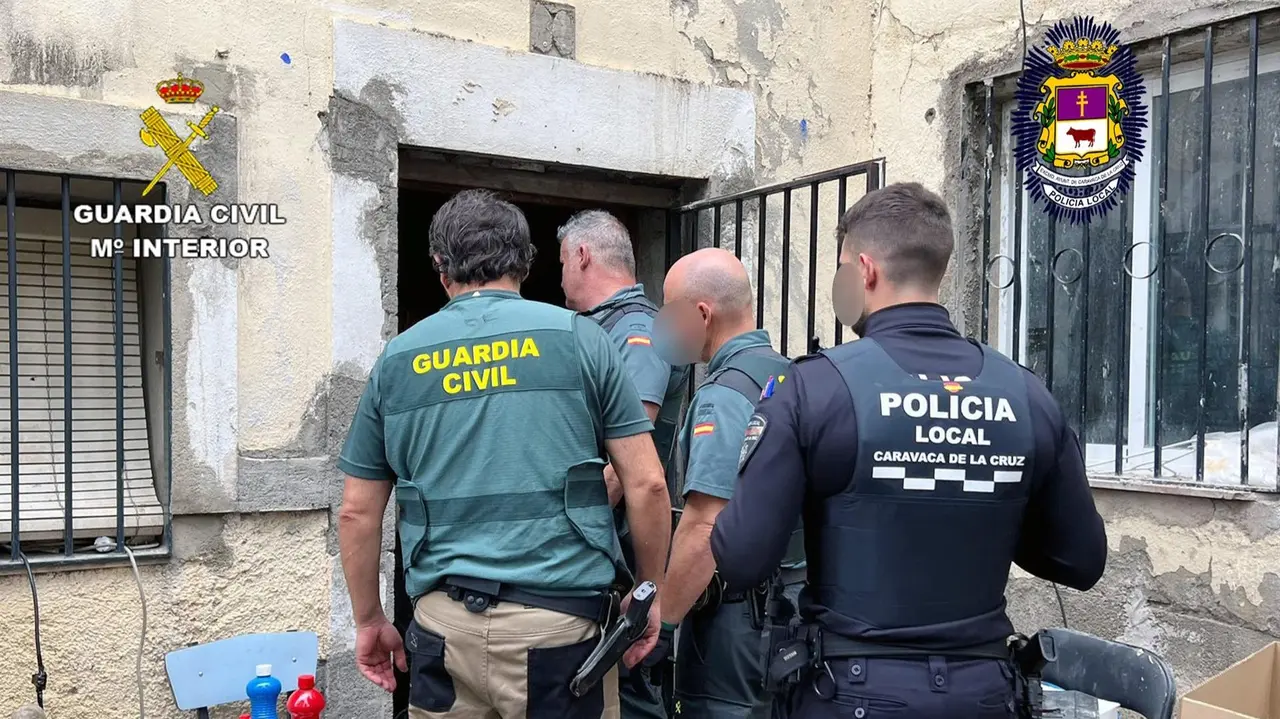 Guardia Civil detiene a dos hombres y una mujer de un clan familiar con m&aacute;s de 400 dosis de coca&iacute;na en Caravaca