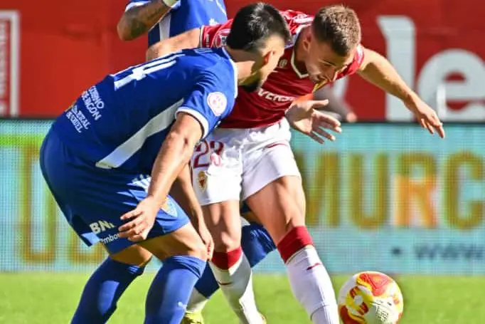 El Murcia se atasca ante el Teruel y deja escapar dos puntos en casa (foto: Real Murcia)