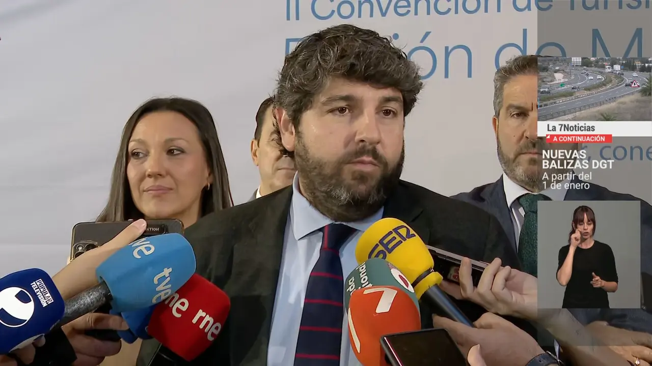 Fernando L&oacute;pez Miras, durante la II Convenci&oacute;n de Turismo de la Regi&oacute;n (foto: La 7)