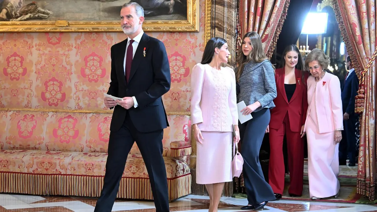 El Rey Felipe, la Reina Letizia, la infanta Sof&iacute;a, la Princesa Leonor y la Reina Sof&iacute;a durante la recepci&oacute;n celebrada tras la imposici&oacute;n del Tois&oacute;n de Oro