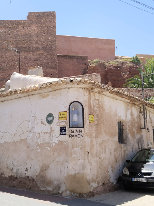 Tramo amurallado de Aledo, junto a la calle de San Ram&oacute;n.