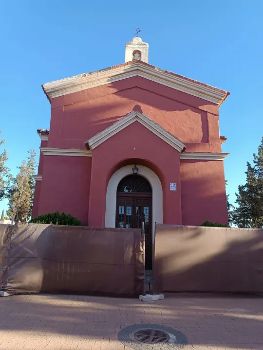Una imagen de la fachada de la capilla del cementerio de Totana objeto de la subvenci&oacute;n.