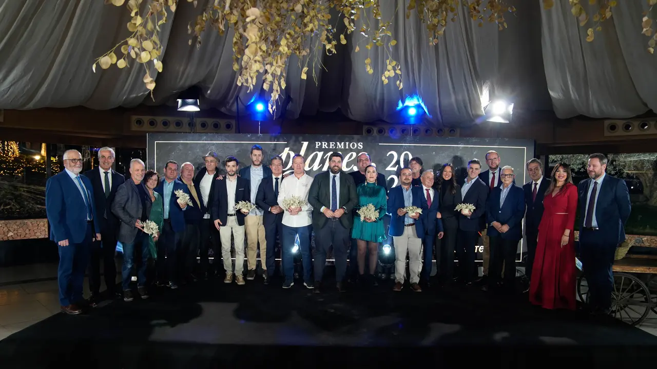 Foto de familia tras la gala 'Planes Gourmet 2025'