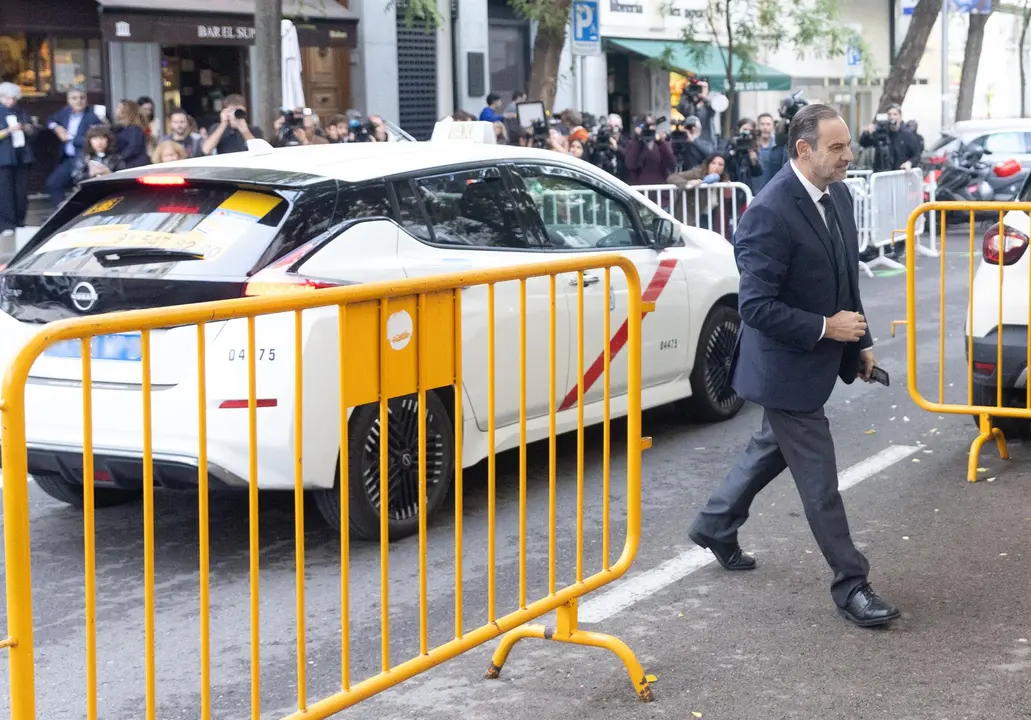 Archivo - El exministro de transporte Jos&eacute; Luis &Aacute;balos a su llegada al Tribunal Supremo para declarar como investigado, el 15 de octubre de 2025, en Madrid (Espa&ntilde;a).
- Eduardo Parra - Europa Press - Archivo