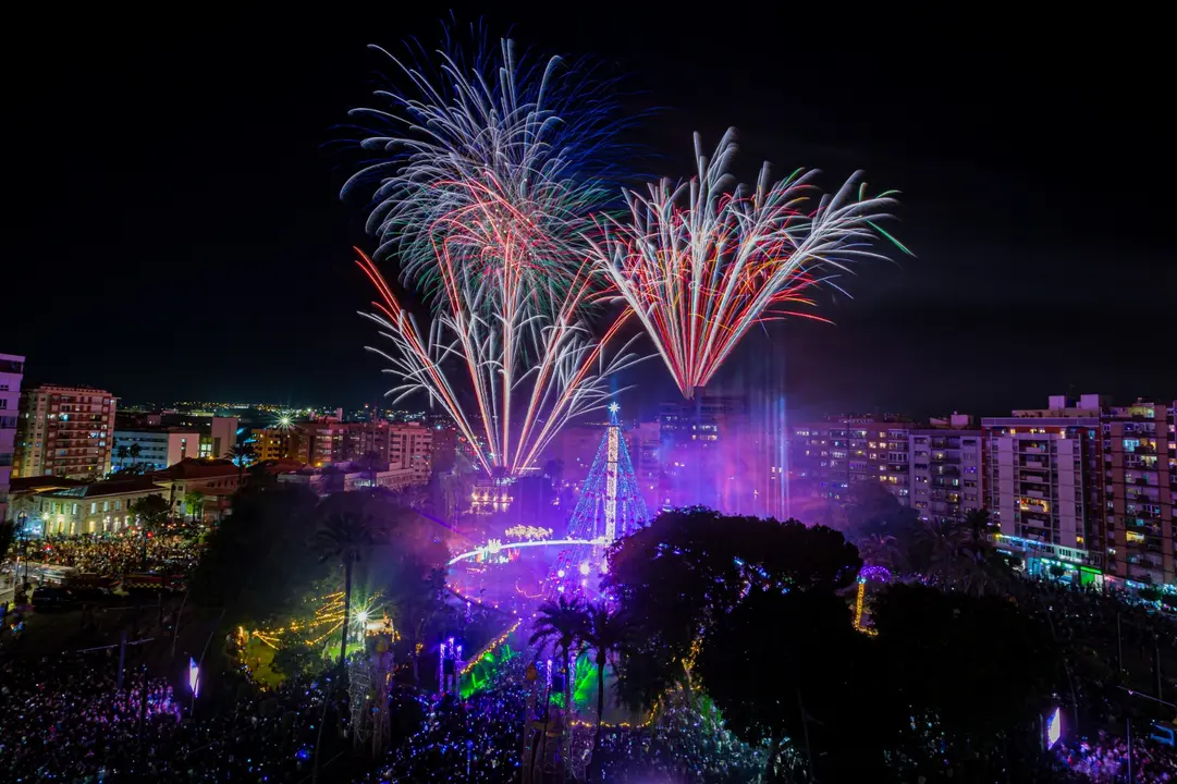 Encendido del Gran &Aacute;rbol de Navidad de la ciudad de Murcia en 2025 (foto: La 7)