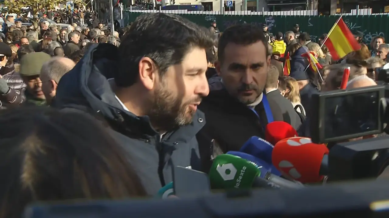 L&oacute;pez Miras participa en la manifestaci&oacute;n en Madrid contra el Gobierno de S&aacute;nchez