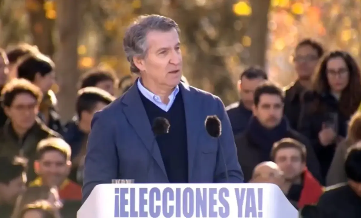 El presidente del PP, Alberto N&uacute;&ntilde;ez Feij&oacute;o, durante su intervenci&oacute;n en la concentraci&oacute;n convocada por el PP en Madrid contra el Gobierno de Pedro S&aacute;nchez, 30 noviembre de 2025
- EUROPA PRESS
