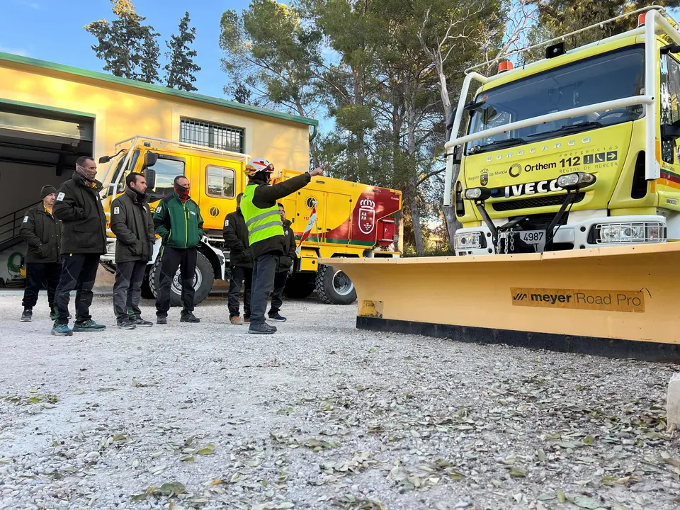 Integrantes de la Unidad de Defensa Contra Incendios Forestales (UDIF) durante una de las sesiones de la formaci&oacute;n en el presente mes