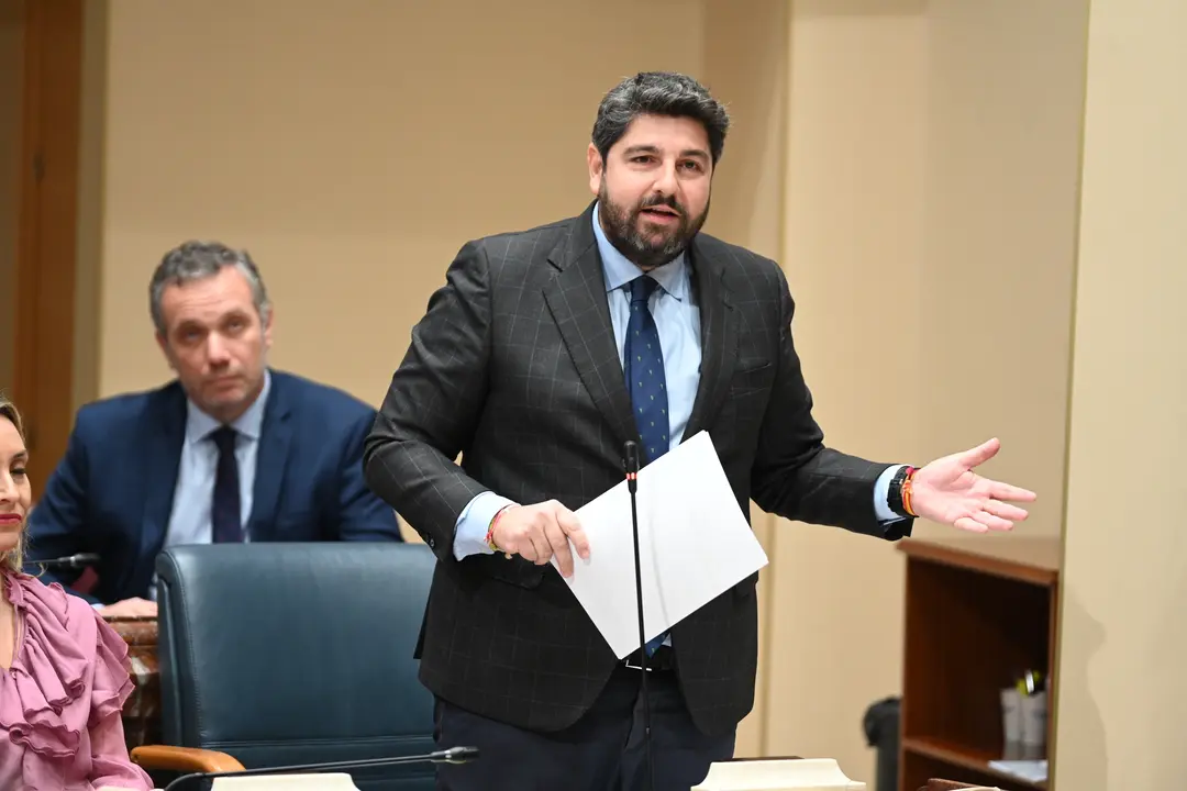 El presidente del Gobierno regional, Fernando L&oacute;pez Miras, en la Asamblea Regional