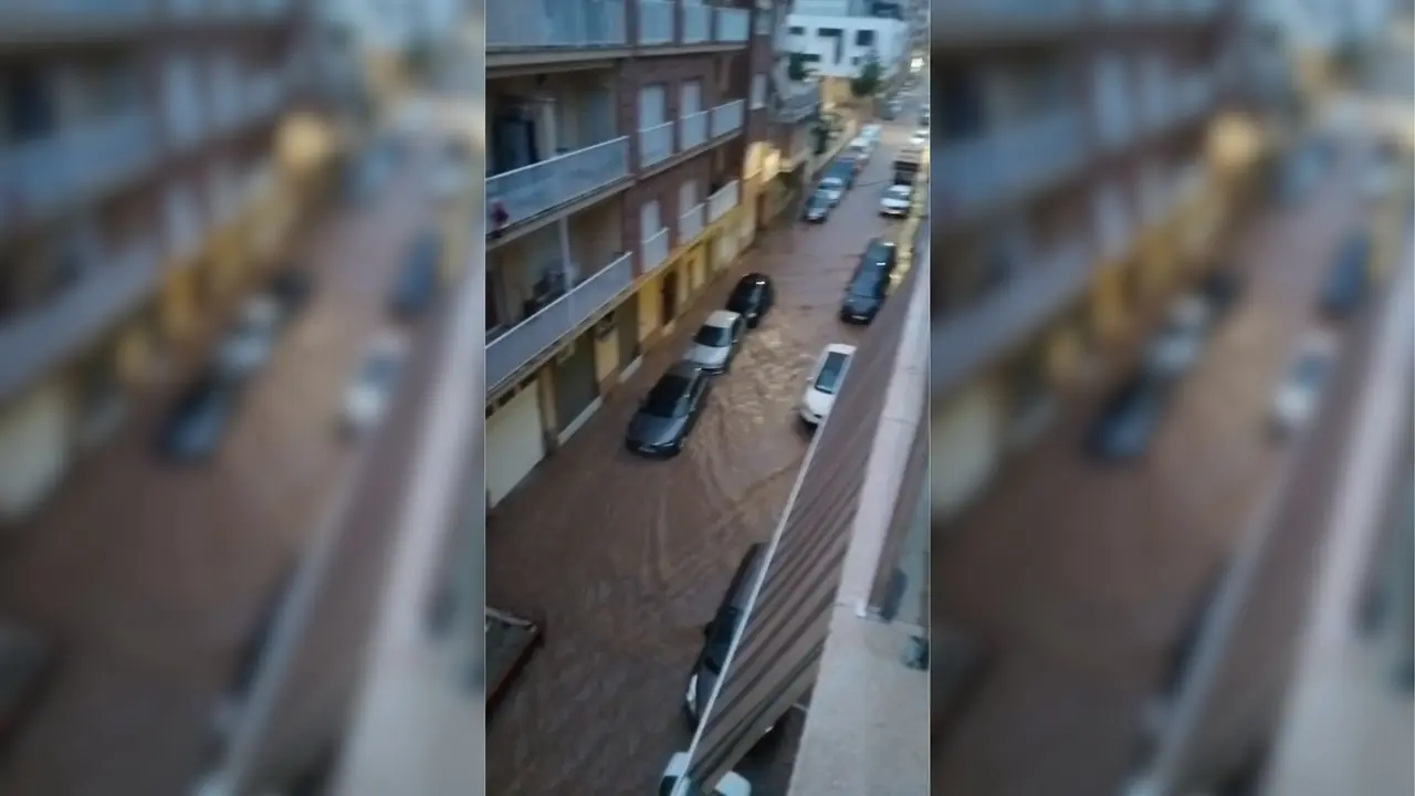 Inundaci&oacute;n en una calle de &Aacute;guilas