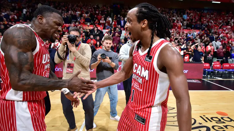 Forrest y Ennis celebran la victoria