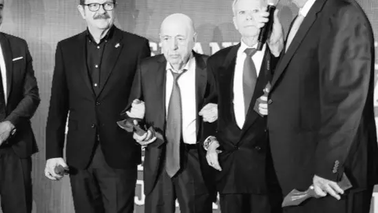 El periodista murciano Benjam&iacute;n Abell&aacute;n Segovia, recibe un homenaje en la Gala de Premios al M&eacute;rito Deportivo, de la Asociaci&oacute;n de la Prensa Deportiva de la Regi&oacute;n de Murcia (foto: APDRM)