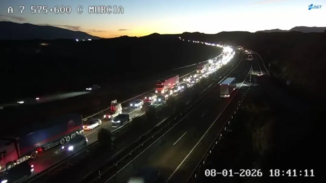 Retenciones en la A-7 (foto: DGT)