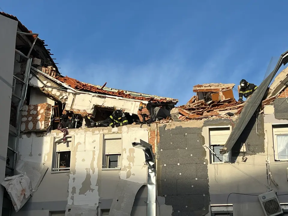Edificio que ha explotado en el distrito madrile&ntilde;o de Carabanchel (foto: Emergencias Madrid)