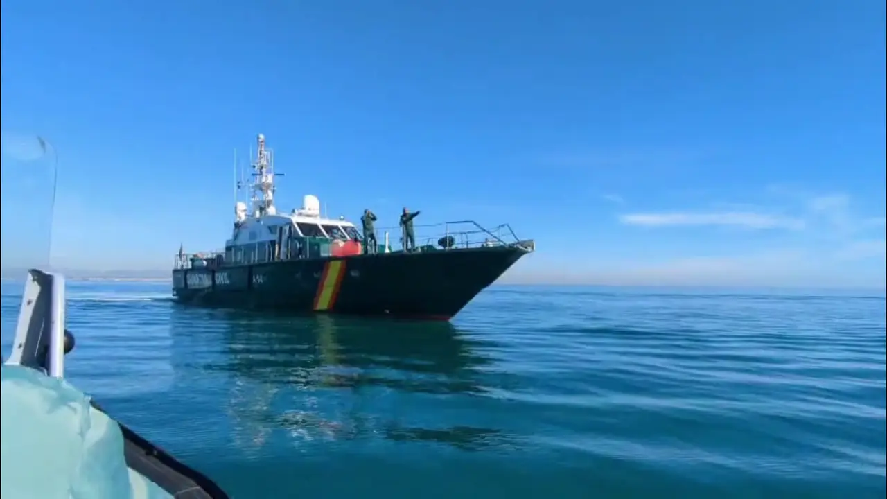 Operativo de b&uacute;squeda liderado por Salvamento Mar&iacute;timo que trata de encontrar al vecino de Abanilla desaparecido en la costa alicantina (foto: Guardia Civil)