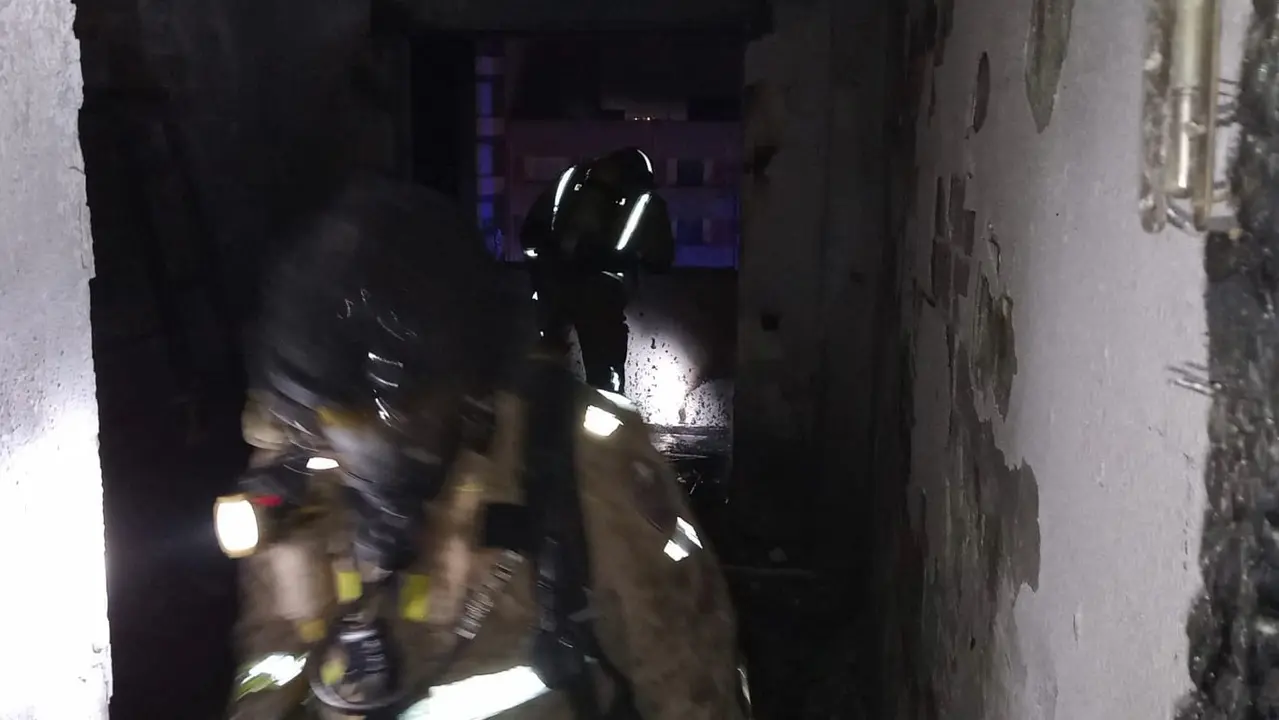 Incendio en una vivienda de Alcantarilla: una mujer de 78 a&ntilde;os afectada por inhalaci&oacute;n de humo (foto: Bomberos CEIS)