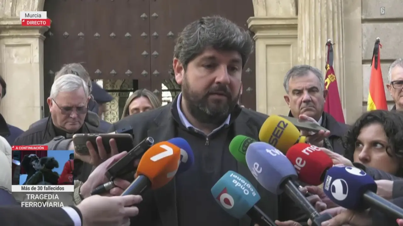 L&oacute;pez Miras durante el minuto de silencio (foto: La 7)
