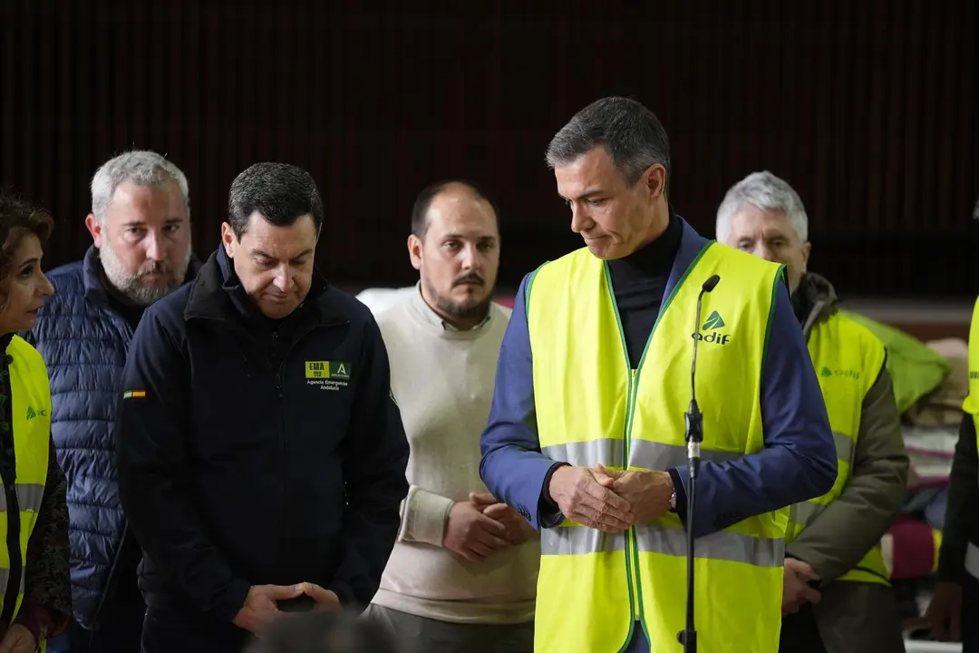 Juanma Moreno y Pedro S&aacute;nchez, en Adamuz