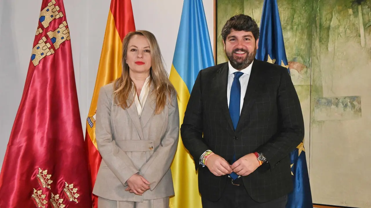 El presidente regional recibe en San Esteban a la embajadora de Ucrania en Espa&ntilde;a, Yuliia Sokolovska