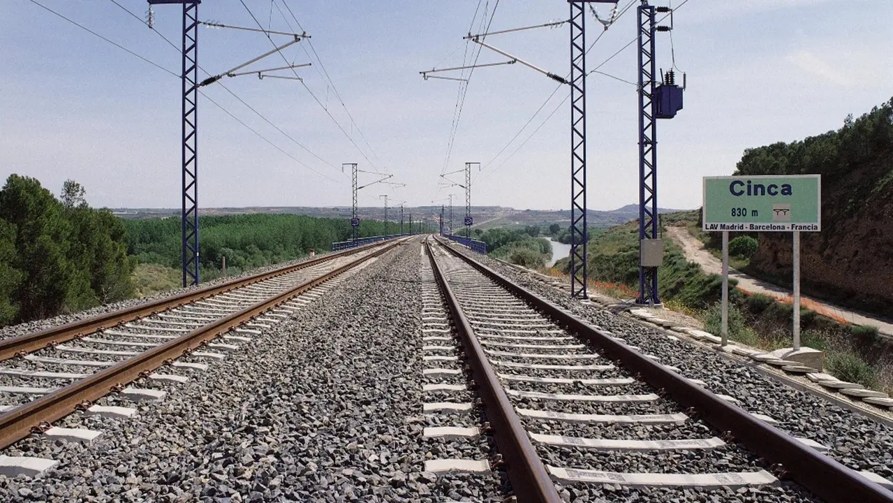 L&iacute;nea de alta velocidad Madrid-Barcelona (foto: Adif)