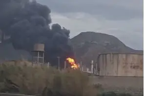 Incendio en la refiner&iacute;a de Escombreras de Cartagena