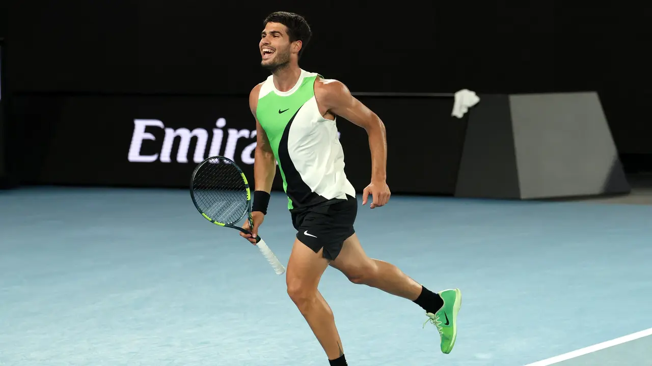 Alcaraz, durante su encuentro frente a De Mi&ntilde;aur en el Open de Australia | Foto: Australian Open