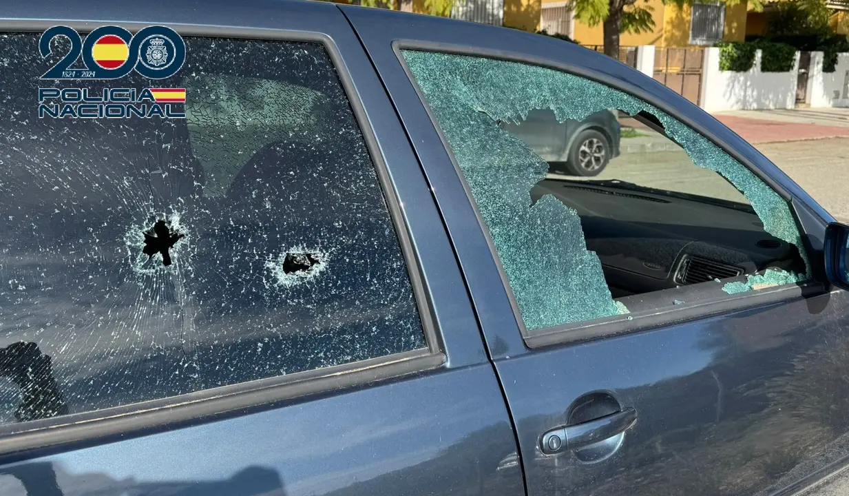 Coche con lunas rotas | Foto: Polic&iacute;a Nacional