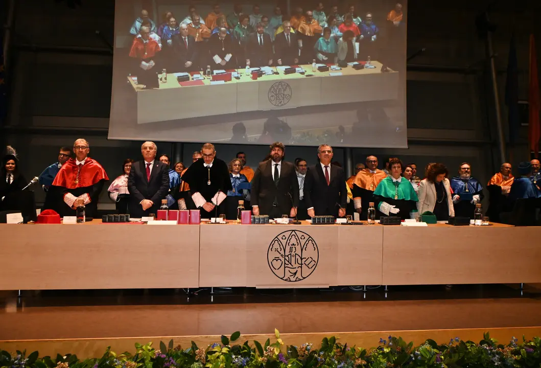 El jefe del Ejecutivo auton&oacute;mico, Fernando L&oacute;pez Miras, presidi&oacute; hoy el acto con motivo de la celebraci&oacute;n de la festividad de Santo Tom&aacute;s de Aquino en la Universidad de Murcia.