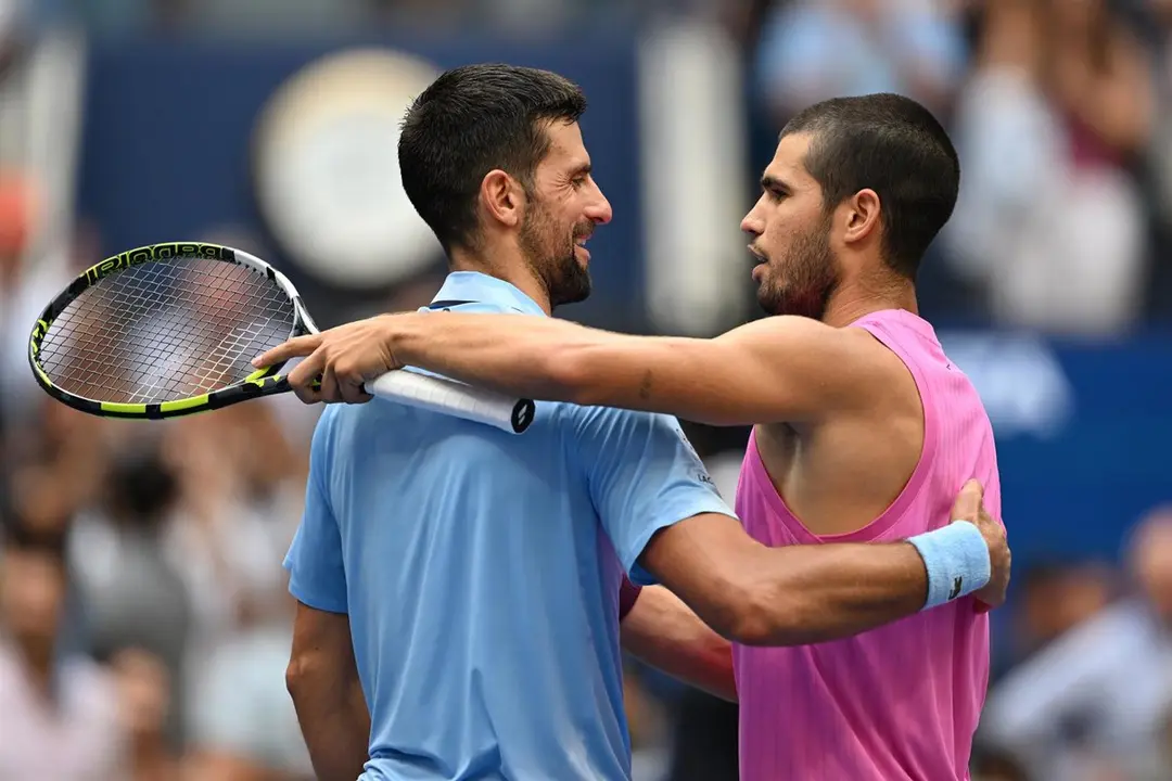 Imagen de archivo de Novak Djokovic y Carlos Alcaraz en el US Open 2025 (foto: EP)