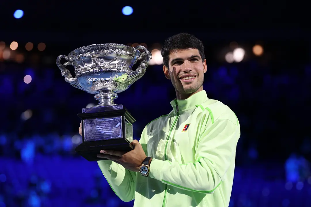 Carlos Alcaraz consigue su primer Abierto de Australia y se convierte en el tenista m&aacute;s joven en conseguir los cuatro t&iacute;tulos de Grand Slam (foto: Open de Australia)