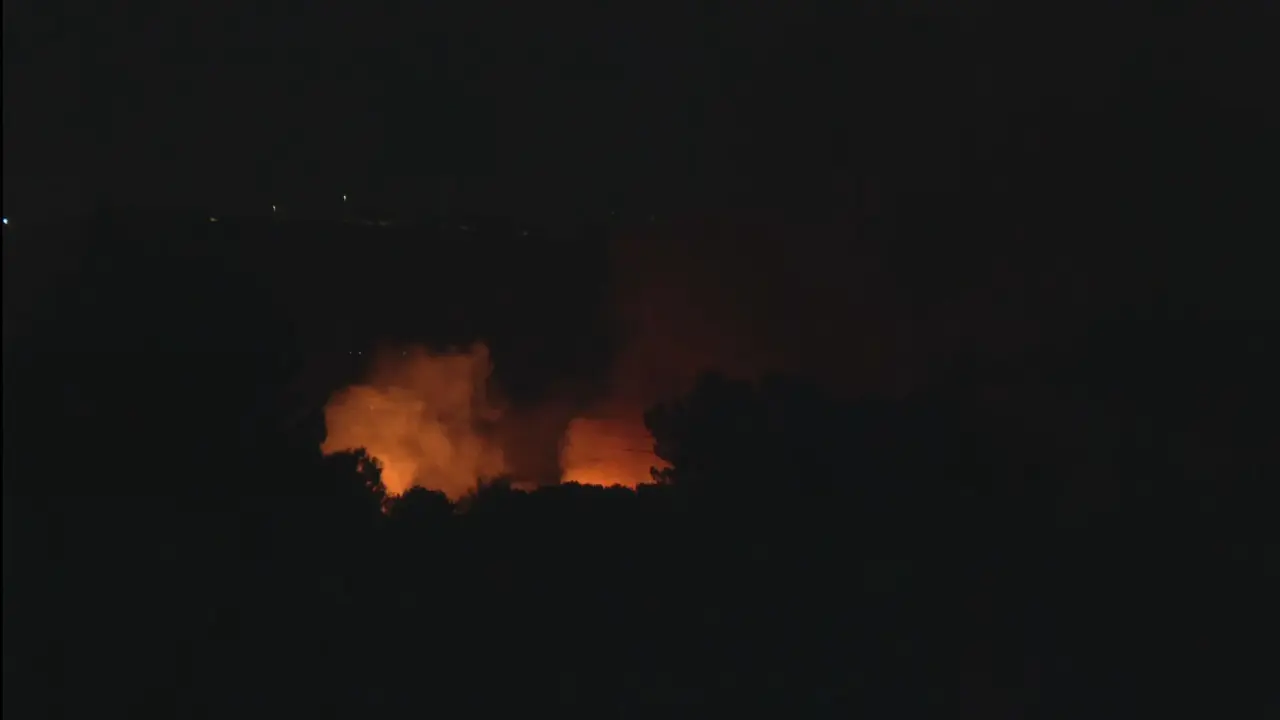 Incendio de ca&ntilde;as y matorral en la pedan&iacute;a murciana de Ca&ntilde;ada Hermosa (foto: La 7)