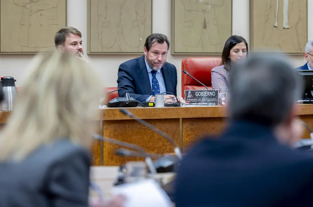 El ministro de Transportes, &Oacute;scar Puente, comparece en la comisi&oacute;n del Congreso