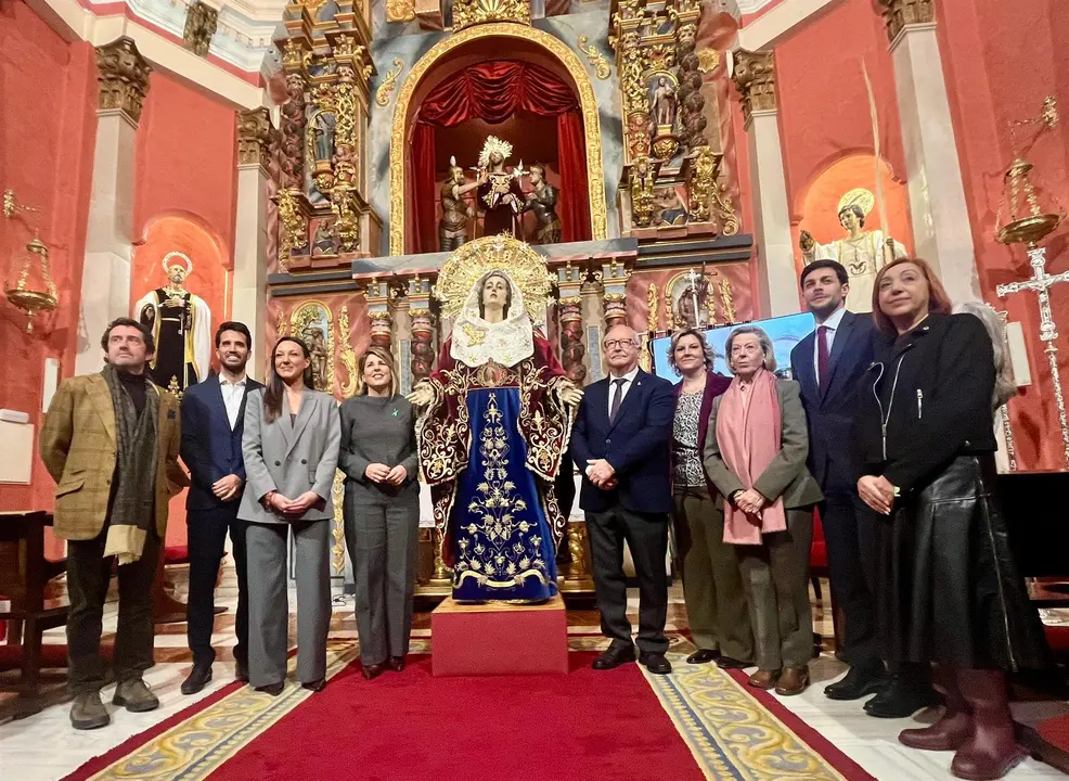 La consejera Carmen Conesa, junto a la imagen de la Virgen, la alcaldesa de Cartagena, Noelia Arroyo, y el hermano Mayor de los californios
- COMUNIDAD