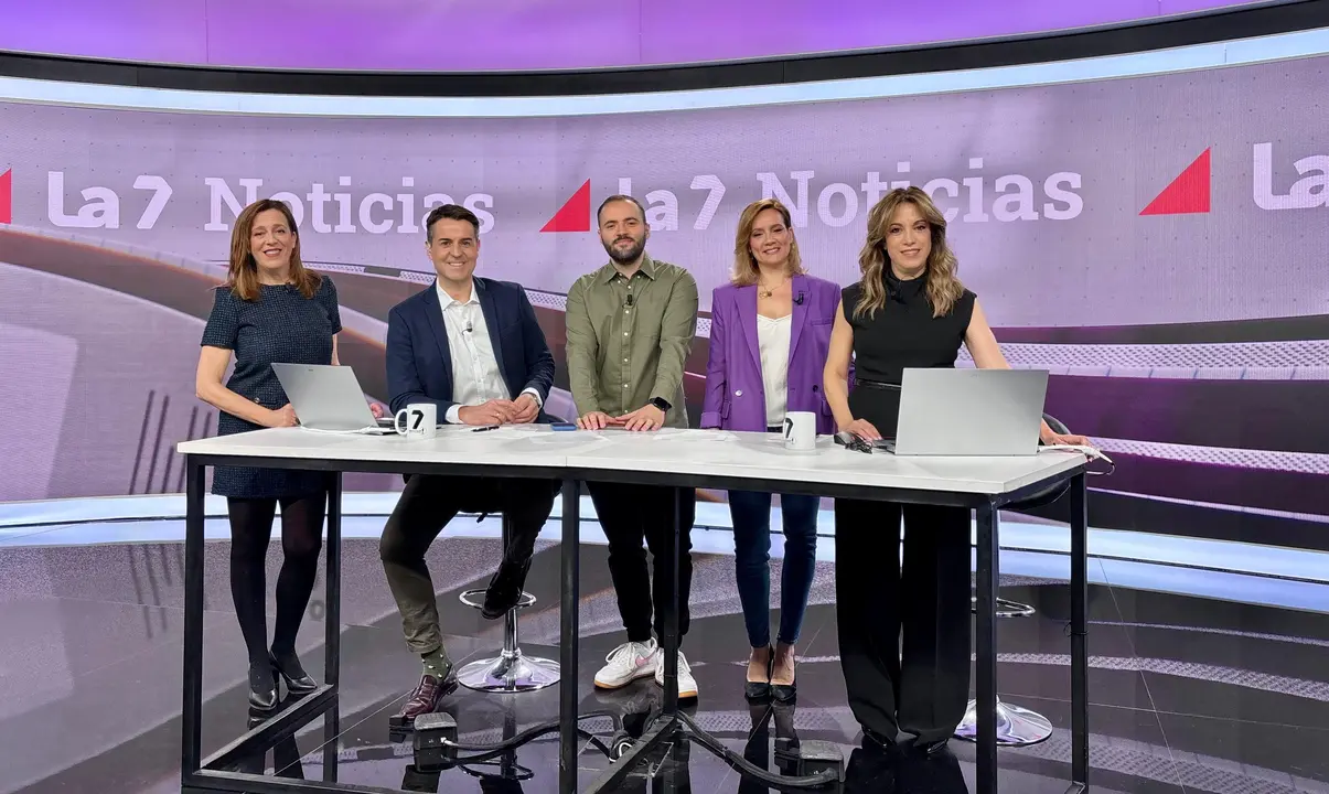 Equipo del informativo matinal de La 7 Noticias