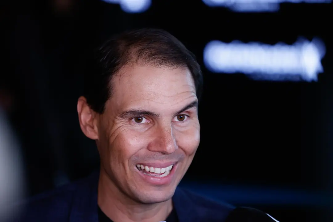 El ex tenista Rafa Nadal atendiendo a los medios de comunicaci&oacute;n en la presentaci&oacute;n del circuito solidario 'Spin+Swing' (foto: EP)