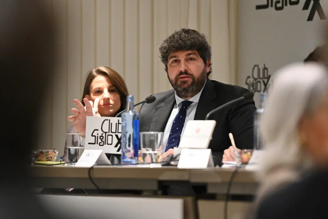El presidente de la Regi&oacute;n de Murcia, Fernando L&oacute;pez Miras, durante su intervenci&oacute;n en el 'Club Siglo XXI' en Madrid (foto: EP)