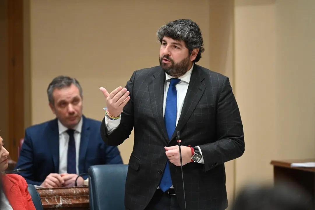 El presidente de la Regi&oacute;n de Murcia, Fernando L&oacute;pez Miras, en la Asamblea Regional (foto: La 7)