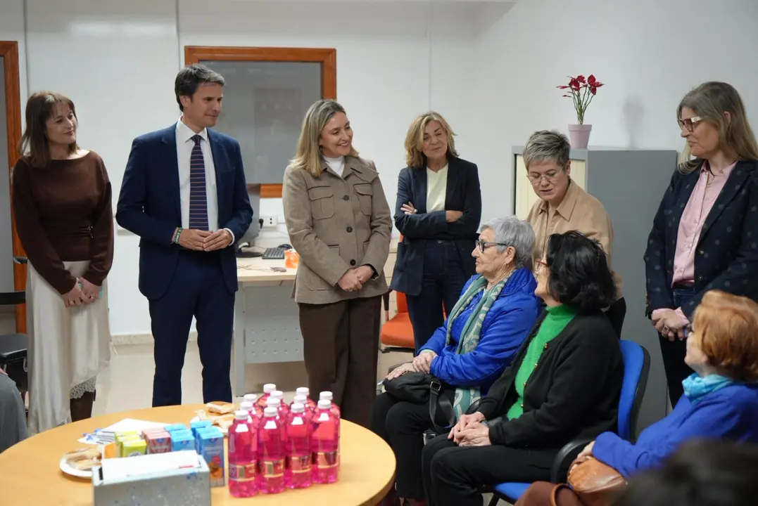 La consejera de Pol&iacute;tica Social, Familias e Igualdad, Conchita Ruiz, y el alcalde de Molina de Segura, Jos&eacute; &Aacute;ngel Alfonso, durante su visita al Centro de Servicios Sociales de Atenci&oacute;n Primaria del municipio