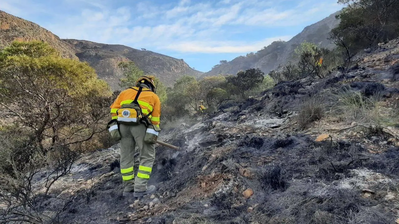 Extinguido el incendio forestal de Cabo Ti&ntilde;oso