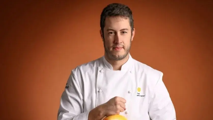 El chef del restaurante Barahonda de Yecla, Alejandro Iba&ntilde;ez, con el segundo Sol de Repsol conseguido (foto: Repsol)